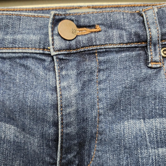 Soho women's distressed denim shorts size 4 blue - Picture 3 of 5